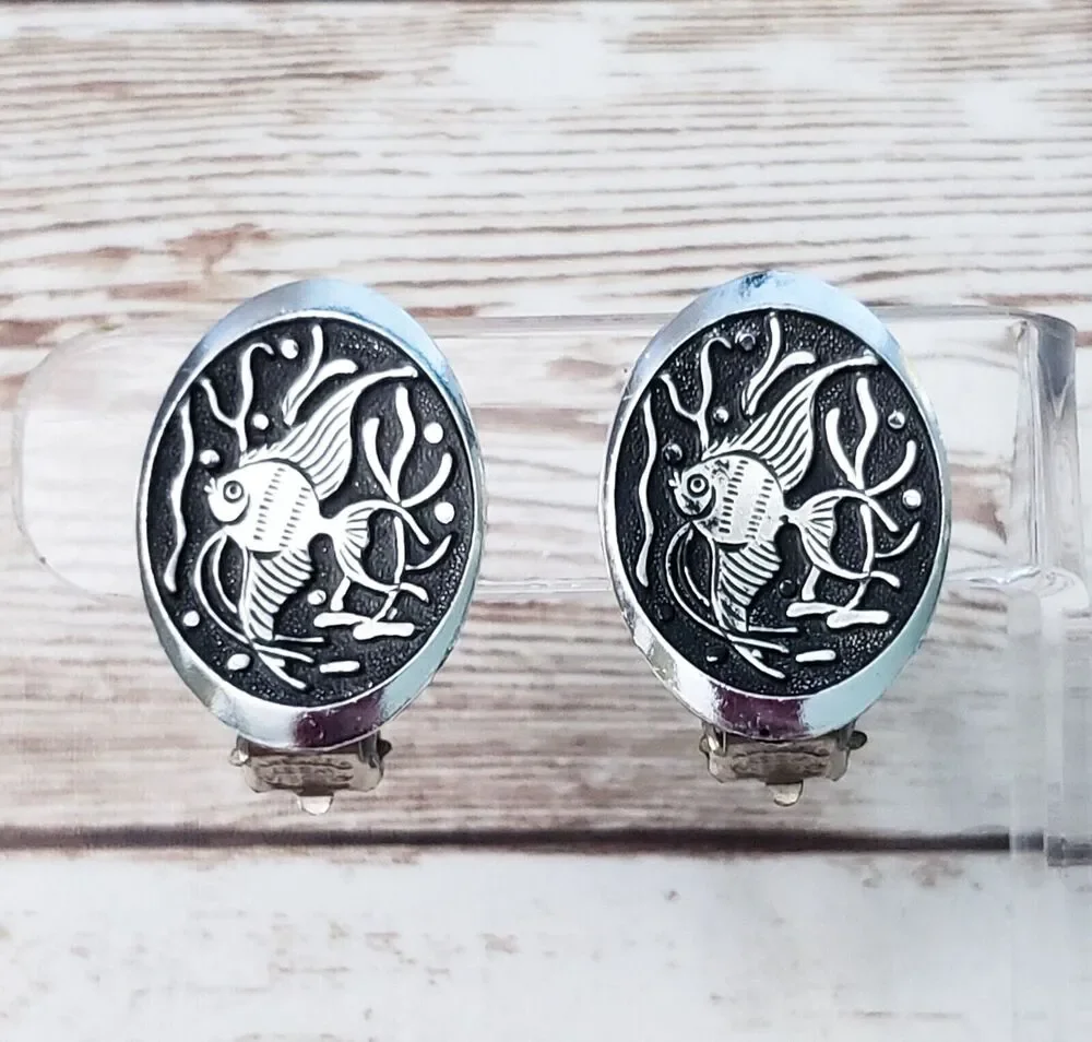 Vintage Clip On Earrings 1